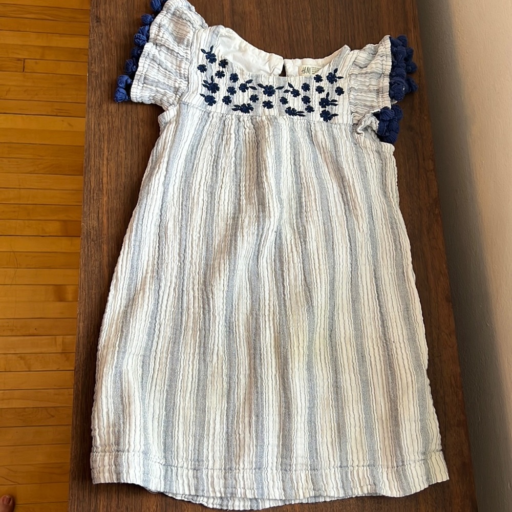 H&M girls dress size 6/7.